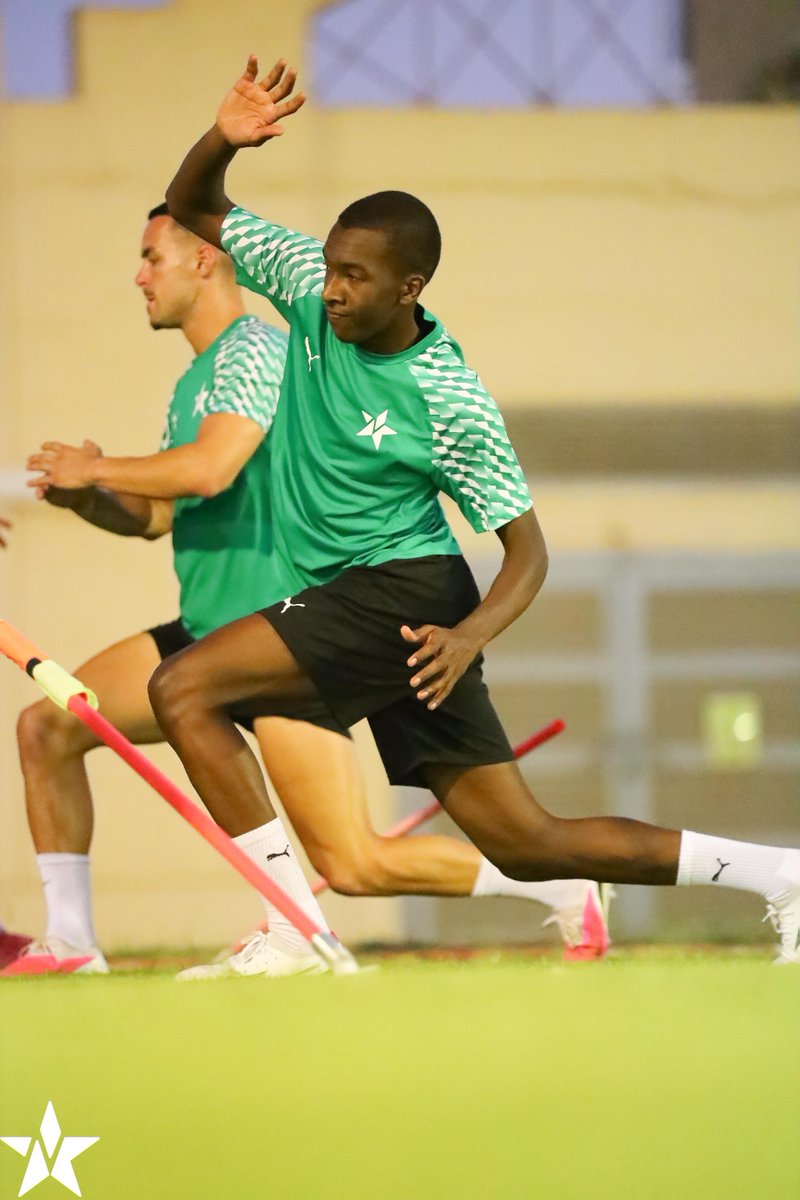 alnajmahfc's tweet photo. حضورٌ يعكس الاهتمام… ودعمٌ يتجدد. 💚

نائب رئيس مجلس إدارة نادي النجمة الاستاذ بدر الحقباني يتابع تدريبات الفريق الأول، في إطار الوقوف على سير التحضيرات، ودعم الفريق قبل انطلاق الموسم الجديد.

#نجمة_عنيزة 
#نادي_النجمة_الانتماء_المفضل https://t.co/Ta0KuW9ZCh