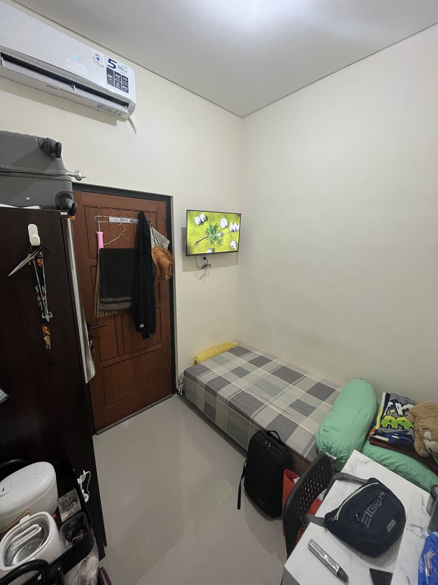 aspash_'s tweet photo. but velixir ICARUS hit different abis pindah kos ke 2, kepake banyak cuman buat bikin semerbak di ruangan dengan kamar seimut ini https://t.co/7F2I97acCE