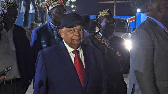 RDC_Times's tweet photo. Le KATANGA doit déjà se préparer à un deuil avant 2028. De la même manière que le KATANGA a pleuré Baba Kyungu, les KATANGAIS pleureront bientôt le patriarche Katebe Katoto.
On ne pactise jamais avec le diable.

Retenez ce tweet. https://t.co/imdXC2jTTp