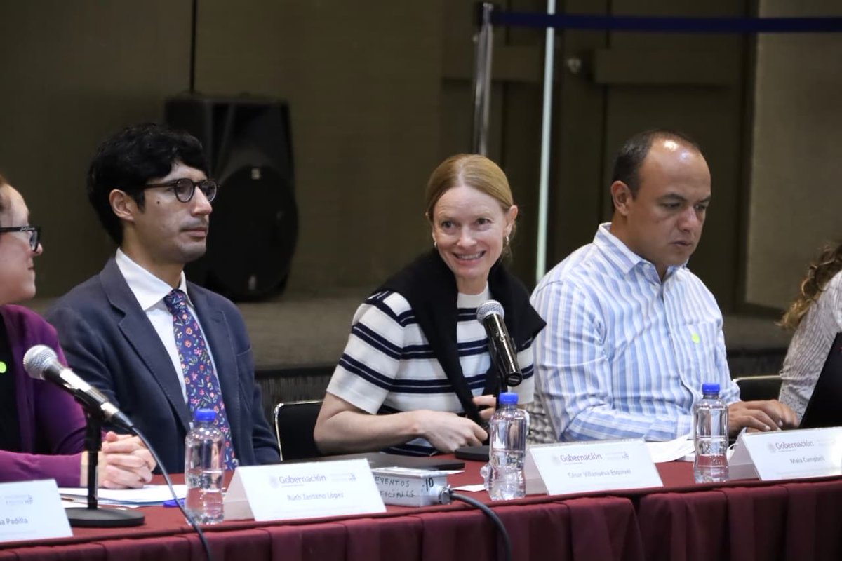 arturomedinap's tweet photo. Durante la 158.ª Sesión Ordinaria de la Junta de Gobierno del @Mecanismo_MX de la @SEGOB_mx, revisamos y analizamos los planes de protección para periodistas y personas defensoras de #DDHH.

Reafirmamos el compromiso de reforzar la prevención de riesgos, la coordinación institucional y la atención oportuna, a fin de garantizar su integridad y el pleno ejercicio de la #LibertadDeExpresión.

Mi reconocimiento y agradecimiento a @elfroyenciso por su liderazgo, compromiso y valiosa labor al frente de la Unidad para la Defensa de los Derechos Humanos. Le deseo el mayor de los éxitos en los proyectos que emprenda.

Participaron el subsecretario de Prevención del Delito y Derechos Humanos, Francisco Xavier García Jiménez, y la directora para la Atención de Agravios a Periodistas y Defensores de Derechos Humanos, Angélica Josefina Patiño Guevara, de @Segob_Puebla.

Así como la fiscal especial para la Atención de Delitos cometidos contra la Libertad de Expresión de la @FGRMexico, Ruth Zenteno López; la representante adjunta de @ONUDHmexico, Maia Campbell; y la directora general del #Mecanismo, @tobyanneLR.

También asistieron el director general de Derechos Humanos y Democracia de la @SRE_mx, @cevillanue, además de representantes de @CMecanismo, @SEMARNAT_mx, @SSPCMexico, @GN_MEXICO_ y @CNDH.
