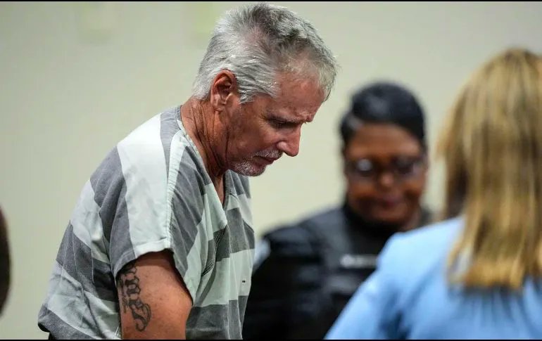 ErgoMxDigital's tweet photo. #Internacional Padre del adolescente que mató a 4 personas en una escuela de Georgia es condenado a 15 años de cárcel por homicidio y negligencia al darle acceso al arma ⚖️🔫 🔗https://t.co/McWSHHiGck https://t.co/88Lxb8P88F