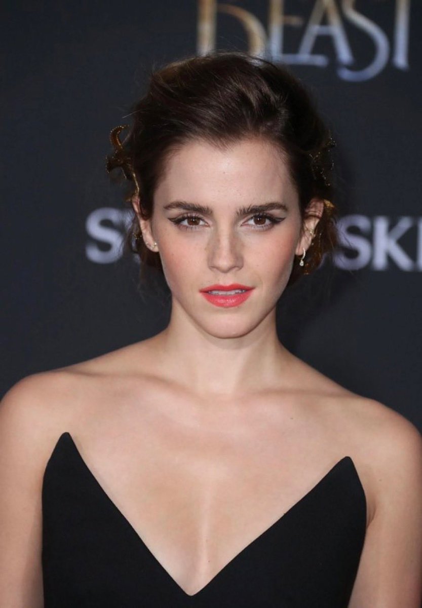 EmmaWatsonc8eo's tweet photo. Do I look 36? 😊

Maybe a little bit too sexy 🥰😘😝 https://t.co/uThBjyD0gu