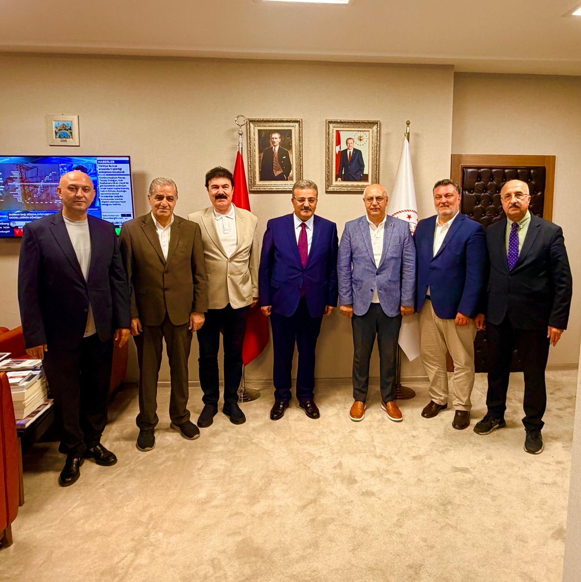 dgskon's tweet photo. @csgbakanligi @farukozcelikgsb @turkeraygunduz @KemalSelenAlta1 @kizisinfed @acay_yener @icisleriSTi @TC_icisleri @iletisim @tcbestepe @GalatasaraySK @CelalTANdgskon @gencliksporbak @turkiskonf @dgskon olarak @csgbakanligi Bakan Yardımcımız Sayın Faruk ÖZÇELİK'i ziyaret ettik. Sayın Bakanımızla çok yararlı fikir alışverişinde bulunduk. Zarif ev sahipliği ve misafirperverliği için Sayın Bakanımıza teşekkür ediyor, çalışmalarında başarılar diliyoruz.🌸 @turkeraygunduz #GS https://t.co/dt32V6lOEN