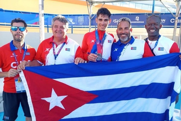 ChamizoE978's tweet photo. #Cuba en #SantoDomingo 
EL ESPIRITUANO Ricardo Delgado, rutero por sus dotes en la montaña, sorprendió en la penúltima fecha del ciclismo de pista al convertirse en el subcampeón del ómnium de los Juegos Centroamericanos y del Caribe.
#CiegoDeAvila https://t.co/kslzH2VVMy