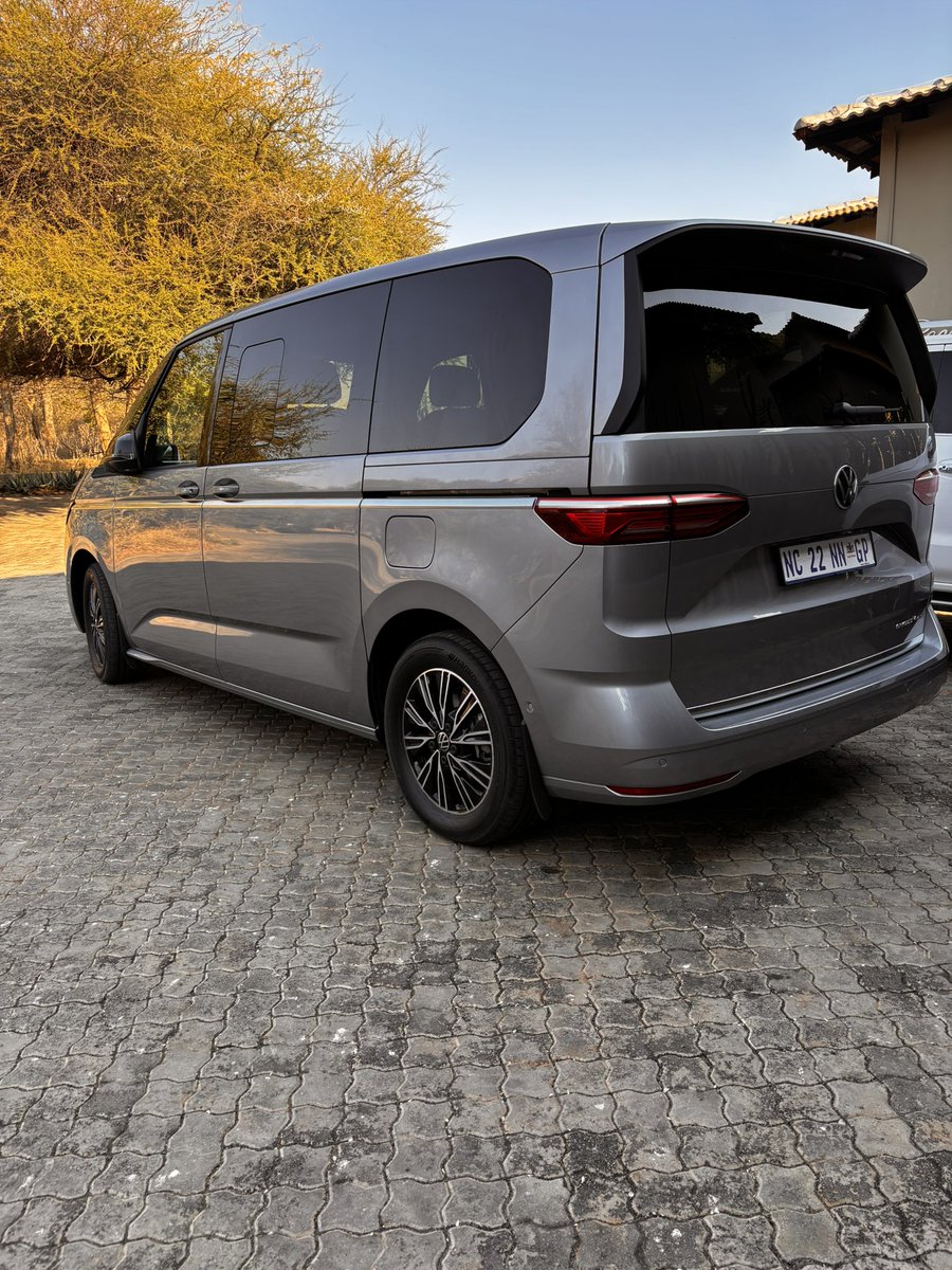 JezzaMaqasa's tweet photo. This was my very first time to ever experience a PHEV( Plug In-Hybrid Electric Vehicle), considering how big in range these cars are all over the country. But the wait was well worth it.

Let’s look at the figures and details of the @VWGAnews Caravelle T7 eHybrid:

Internal combustion engine: 1.5TSI 130kW

Electric power: 85kW
System power: 180kW
System Torque: 350Nm
Net battery capacity: 19.7kWh
Maximum speed: 200kph

🔌:11KW AC charging supported
⚡️:40kW DC fast charging
supported
^ SOC from 10% to 80% in approximately 26 minutes under optimal(warmer) conditions.

Power Transmission: Uses the traditional @VolkswagenSA 6 speed DSG to power through the evo2 engine, integrated electric motor driving through the EV part.

Battery 🔋 Mode: it can cover up to 95km( very ideal for the school runs).
Volume of fuel intake: 45L

One attributable factors with the Caravelle eHybrid, it’s how it uses the energy and fuel at any given time. Driving conditions dictate as to which Mode( Hybrid, Fuel or Both) the Caravelle should utilise and on the Digital Display the drive will be primed to see that. 

One can also do manual change inputs and alterations with which Mode of driving they require.
Did you know that the excess speed one can use the EV mode is 130kph? That’s quite some acceleration that. 

Cost: R 1 794 000