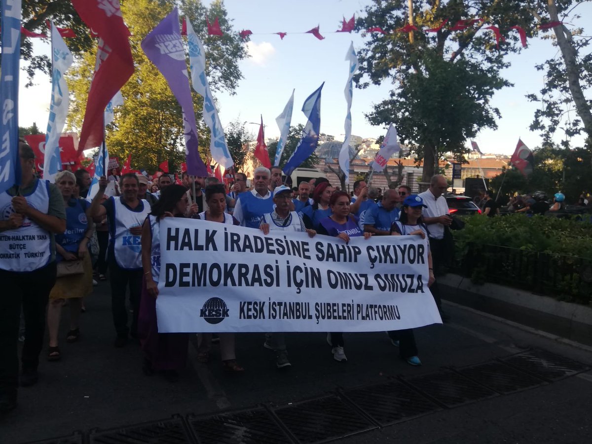 kesk_istanbul's tweet photo. Halk iradesine sahip çıkıyor.
Demokrasi için omuz omuza!!!
#SinemDedetaş 
@uskudarbld https://t.co/4PdoPY1xAd