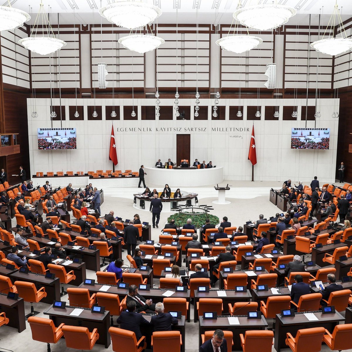 PulsehaberX's tweet photo. TBMM'de üniversite öğrencilerine yönelik 'öğrenci affı' düzenlemesi kabul edildi. https://t.co/66wGiTXuxa
