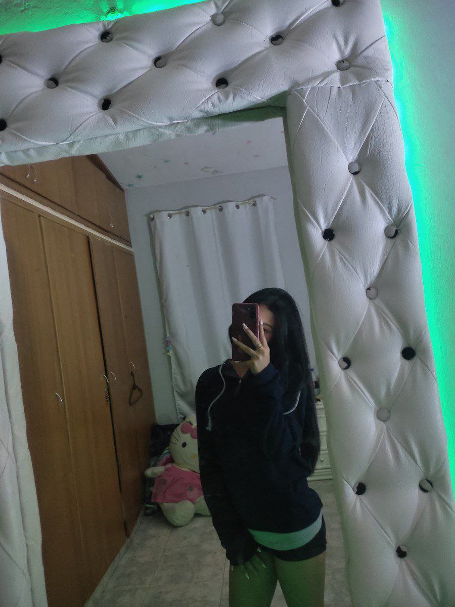 Victoria263926's tweet photo. @HaroldSaxon143 Creen que yo sería buena modelito? https://t.co/TDC6GVozOI