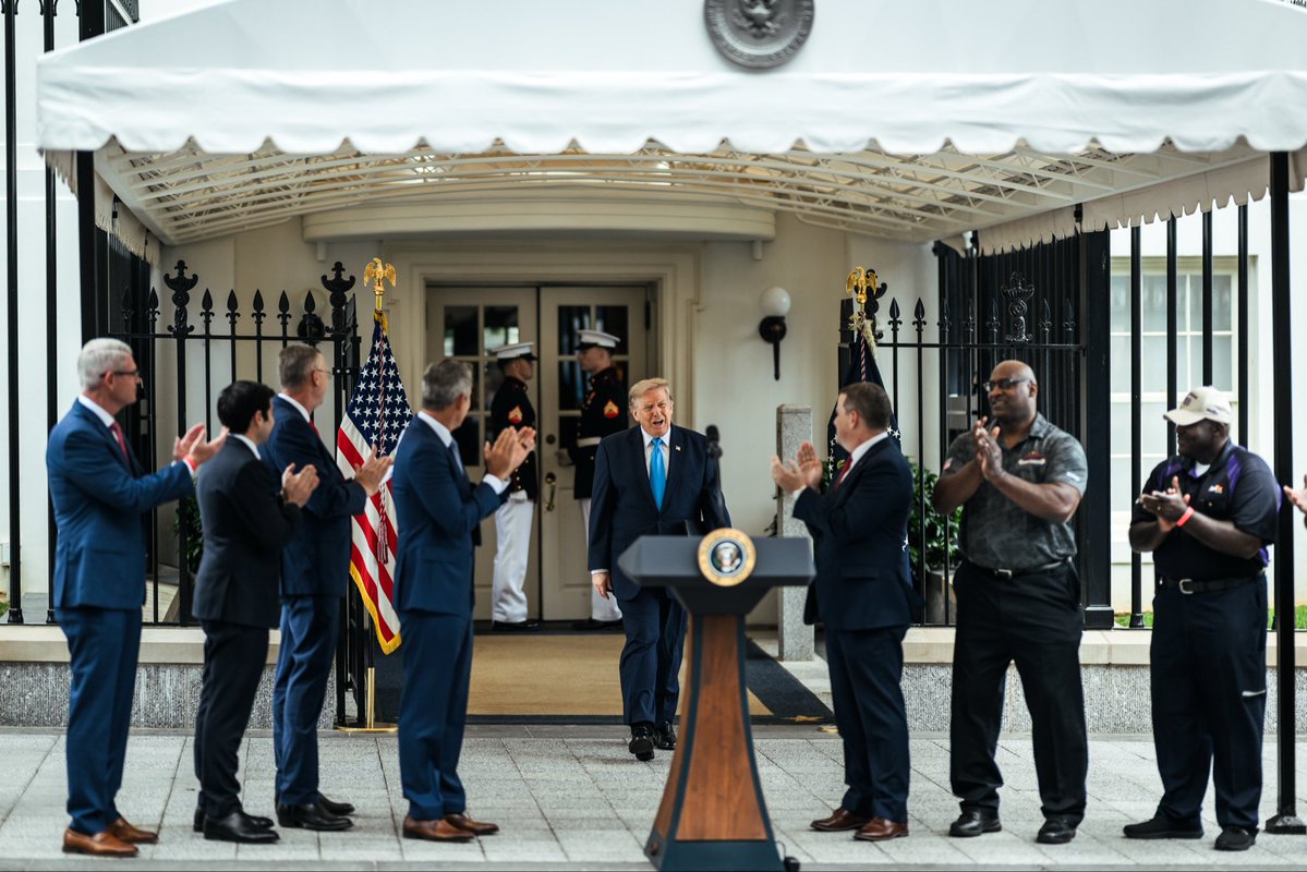 Sonderling47's tweet photo. Today, at the @WhiteHouse, I joined @POTUS, @SecDuffy, and @SecVetAffairs to launch FREEDOM HAULERS—a new initiative that puts our veterans FIRST and utilizes their skills in the commercial trucking industry to keep our roads safe. 🇺🇸

LEARN MORE HERE: https://t.co/Dz39KgN1gu https://t.co/o2CGY4lSFh