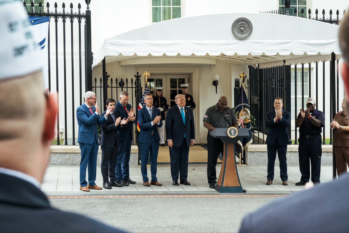 Sonderling47's tweet photo. Today, at the @WhiteHouse, I joined @POTUS, @SecDuffy, and @SecVetAffairs to launch FREEDOM HAULERS—a new initiative that puts our veterans FIRST and utilizes their skills in the commercial trucking industry to keep our roads safe. 🇺🇸

LEARN MORE HERE: https://t.co/Dz39KgN1gu https://t.co/o2CGY4lSFh