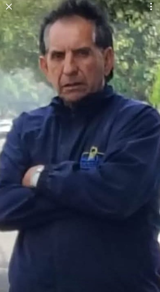 U_PLATEROS's tweet photo. ¡ALERTA! Este sujeto roba perros. Una chica logró recuperar al suyo y le quitaron los que están en la foto. Están en resguardo y él no fue detenido. Comentan que hoy jueves se robó una perrita salchicha. Opera en la Alcaldía Coyoacán. https://t.co/pZGeHMSJ9A