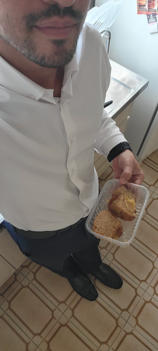 Douglas_Fg_'s tweet photo. Meu bolo de maçã com cobertura de tangerina 🫣🤤 https://t.co/SRjPZMEL8v