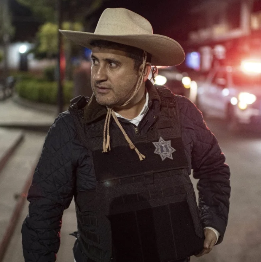 lopezdoriga's tweet photo. Caso Carlos Manzo.

El “R1” es el líder de “Los Rs”, una de las células criminales más violentas vinculadas al Cártel Jalisco Nueva Generación con presencia en Michoacán y Jalisco.

Ramón Ángel “N”, alias “R1”, fue detenido por ser el autor intelectual del asesinato del presidente municipal de Uruapan, Michoacán, informó el secretario de Seguridad y Protección Ciudadana, Omar García Harfuch @OHarfuch.

Más en https://t.co/xWxnQ3nYtN