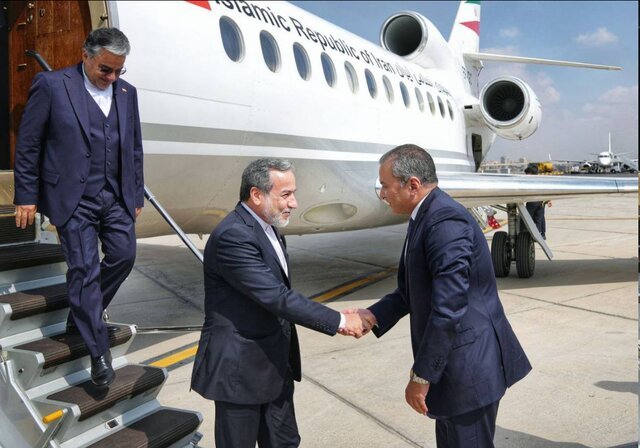 ahmadslmanx's tweet photo. 🚨عاجـــــــــــــــل 

🇪🇬 ☫

وزير الخارجية الإيراني عباس عراقتشي:

تُعدُّ مصر صديقًا وشريكًا مهمًا في المنطقة، ويُشكّل أمنُها أهميةً قصوى بالنسبة لنا.

يجب علينا جميعًا أن نكون يقظين تجاه المخططات الإسرائيلية وعمليات "العَلَم الزائف" التي تهدف إلى تقويض السلام الإقليمي، إن التهديد واضح، ومشترك، ويخشَى تضامن المسلمين.