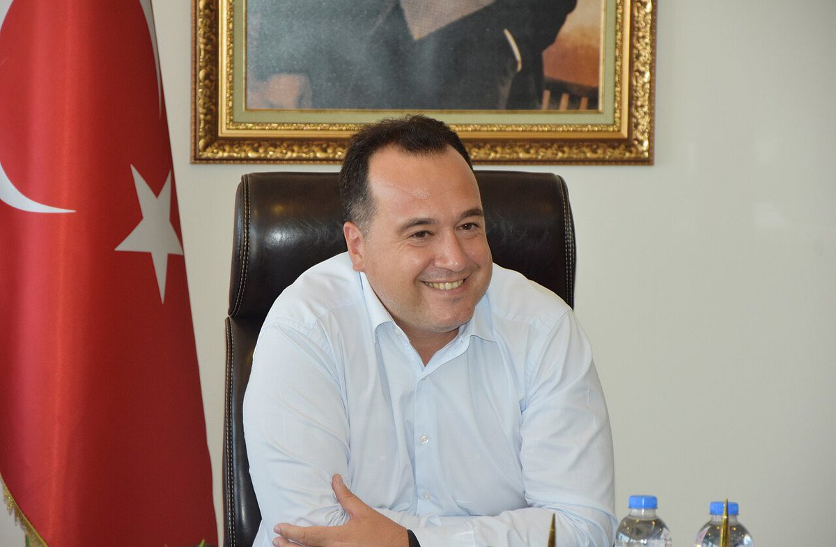 spilinsesi's tweet photo. Besim Dutlulu’dan Mezarlık Eleştirisine Gülümseten Yanıt: “Hep Beraber Yağcılar’a Gömüleceğiz” https://t.co/e03PoGjwm1