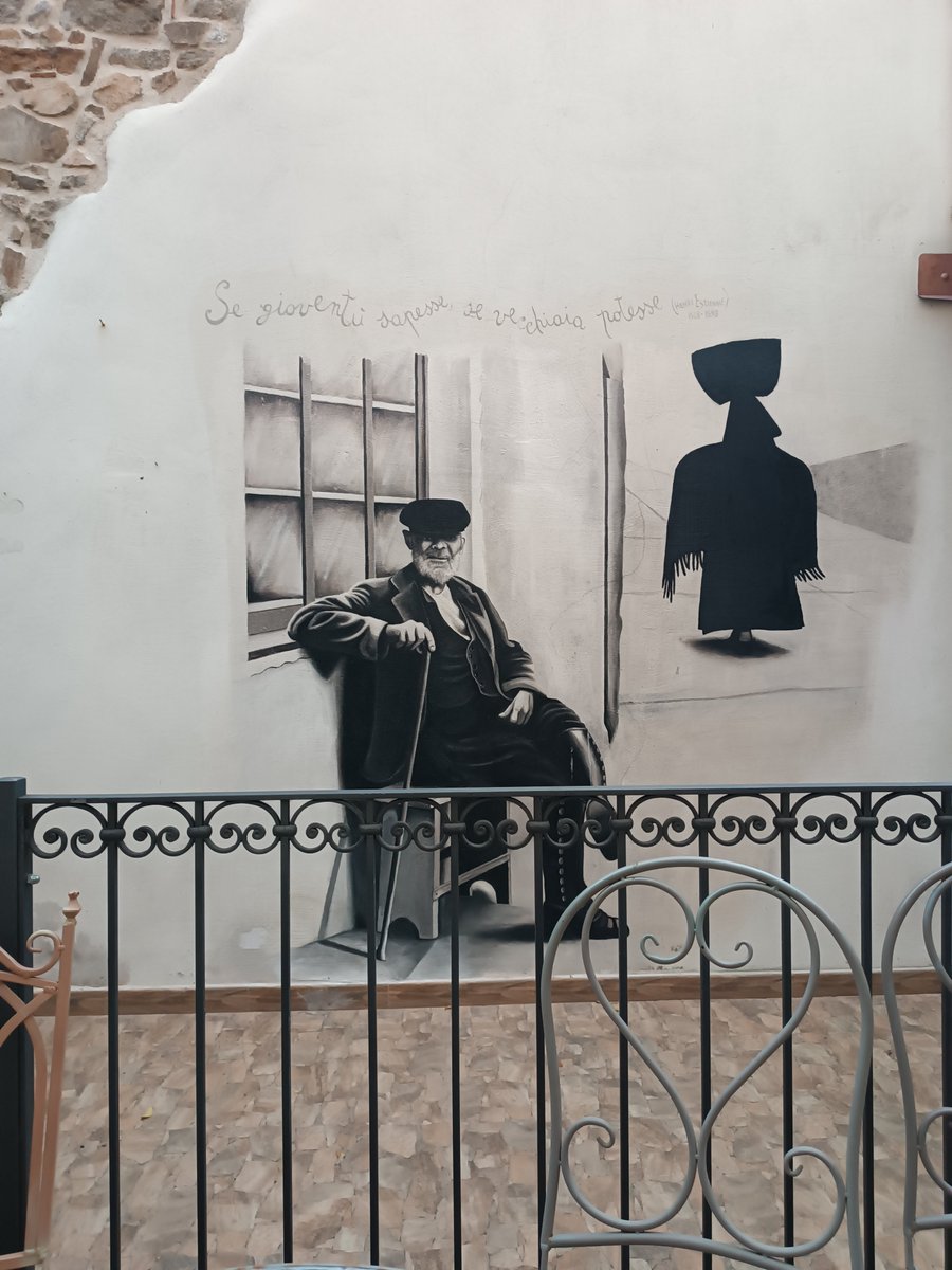 ibonleibar's tweet photo. "Gazteak baleki zaharrak baleza"
#Orgosolo
Mural politikoz betetako herrixa
Xarma eta nortasun handiko herrixa
Ta kuriositatiak;
Skineto zahar asko zerela. 50 urte inguruko gizon rapau asko
Motero ta Racing-eto pila bat bebai #ATodaOstia konduzitzen😉 https://t.co/EImqviO9Ac
