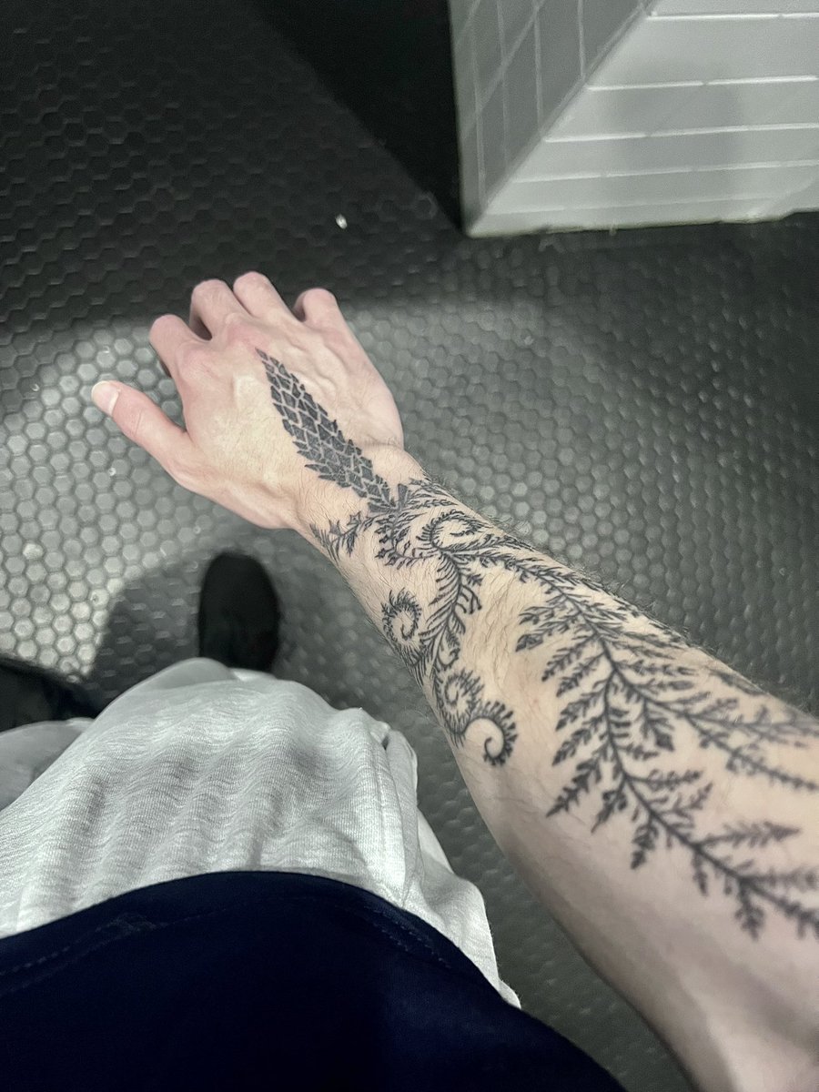 castleinacage's tweet photo. Need more on the hand https://t.co/GJ1ccdq0Tw