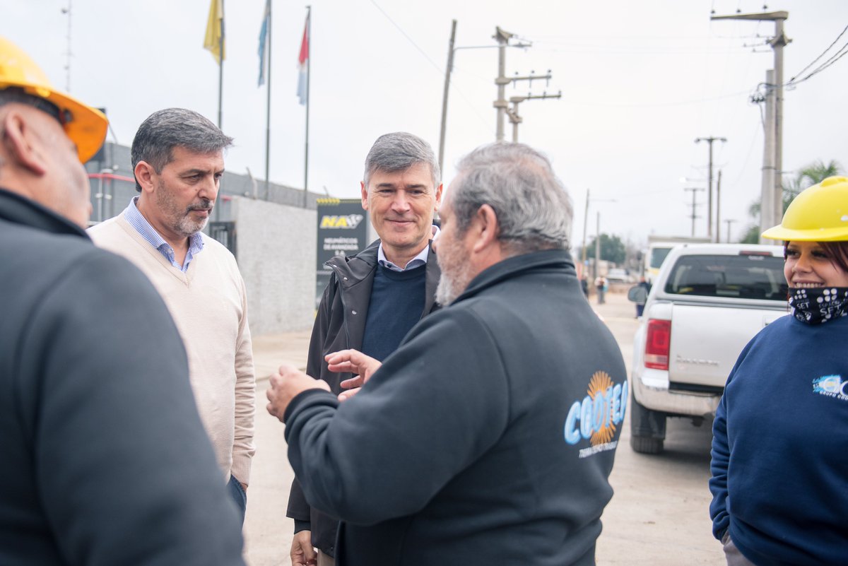 PasseriniOk's tweet photo. En #CórdobaCapital impulsamos la articulación entre el sector público y el privado como motor para desarrollar más infraestructura urbana. 🏗️

Inauguramos la pavimentación de 370 metros de la calle Lola Mora, una obra realizada mediante un Acuerdo de Gestión Mixta con la empresa Rubol Saicf. 

El Municipio aportó los estudios, el proyecto, los materiales y la inspección técnica, mientras que la empresa financió la mano de obra y el equipamiento para ejecutar los trabajos.

Este es el modelo que elegimos para seguir transformando la ciudad: un Estado que planifica y articula, junto a un sector privado que acompaña para que las obras lleguen más rápido a los vecinos. ✅