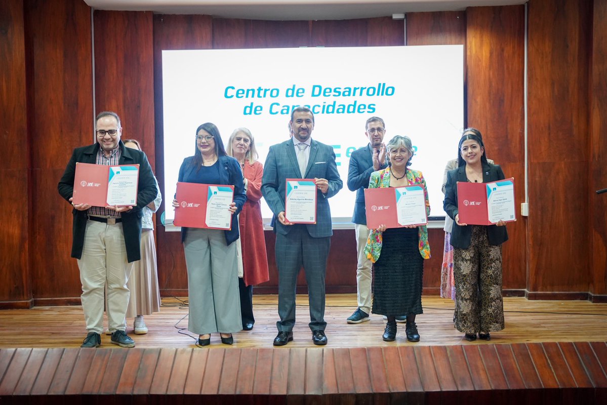 UNLoficial's tweet photo. 4/ 👉 Además, fortalecemos el Centro de Desarrollo de Capacidades (CDC) como nodo regional de formación docente, promoviendo metodologías innovadoras, proyectos internacionales y desarrollo sostenible en un entorno de cooperación académica.

#EducamosParaTransformar https://t.co/MOKEqlRKAY