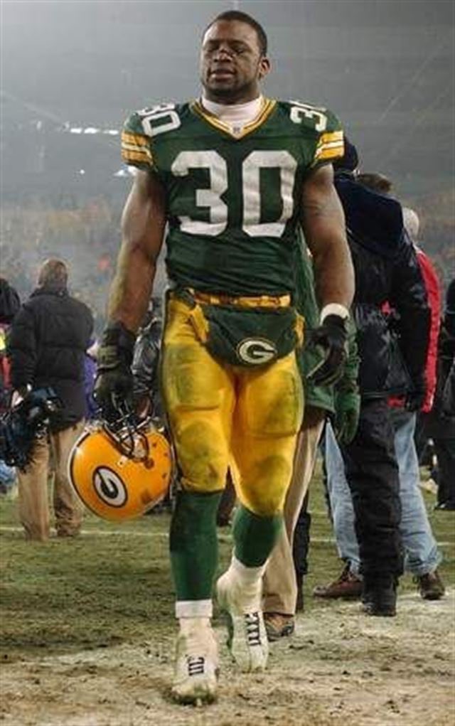 sandropacheco71's tweet photo. #AhmanGreen, a four-time #ProBowl running back and the #GreenBayPackersโ career rushing leader, said he learned last year that he has early onset #ParkinsonsDisease. #NFL #MakingHistory #GoPackGo https://t.co/UBvlQtzNwu