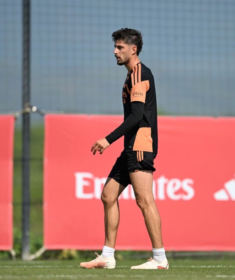 ArsenalRadar's tweet photo. Kai Havertz in Arsenal training https://t.co/eKJ3GjsvaO