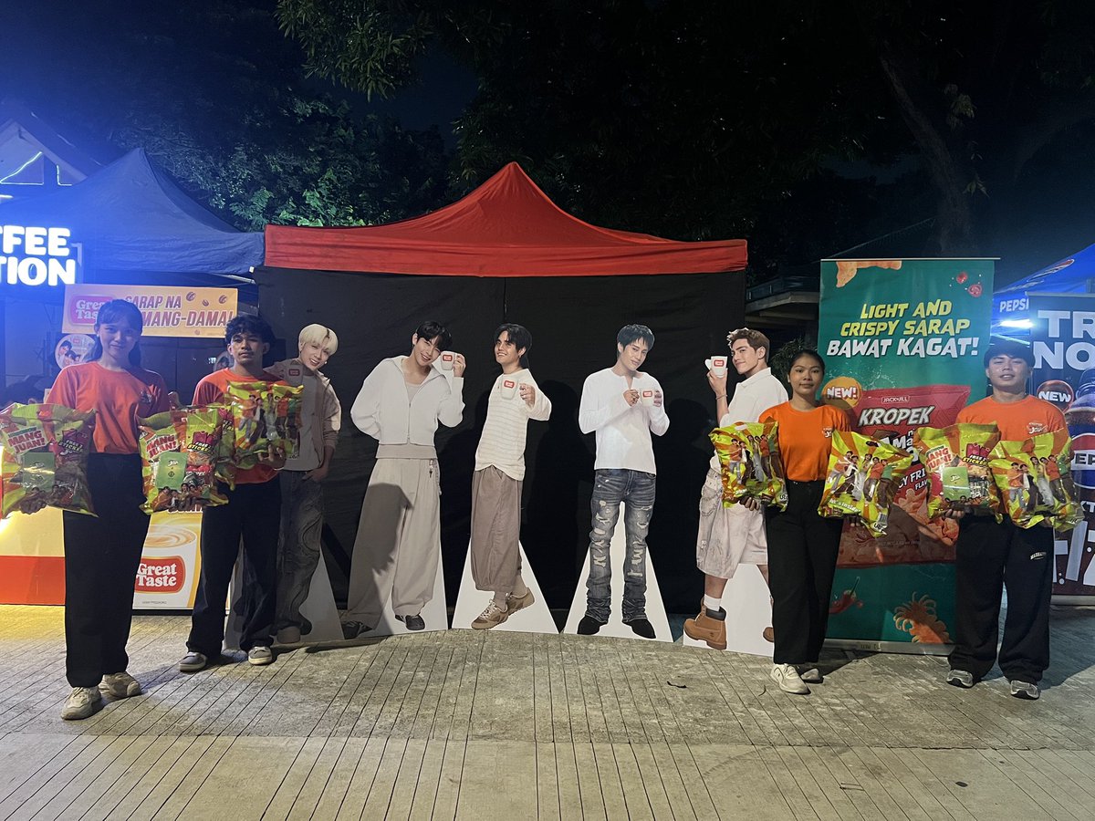acetwtts's tweet photo. Thank you sa ating mga Ninang! 

@mangjuan_ph @pepsiphl @aia_philippines @Puregold_PH @BIODERMofficial 

UNLEASH SB19 LOLLAPALOOZA
@SB19Official #SB19
#SB19atLollapalooza https://t.co/SrN2gGuTwI