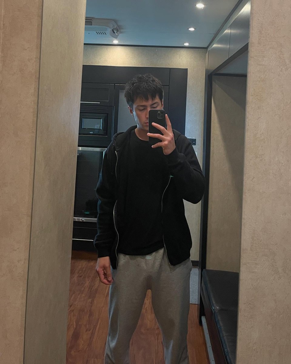 kinnolo's tweet photo. this man cannot take a straight mirror selfie for the life of him https://t.co/6PhhU0zfvp