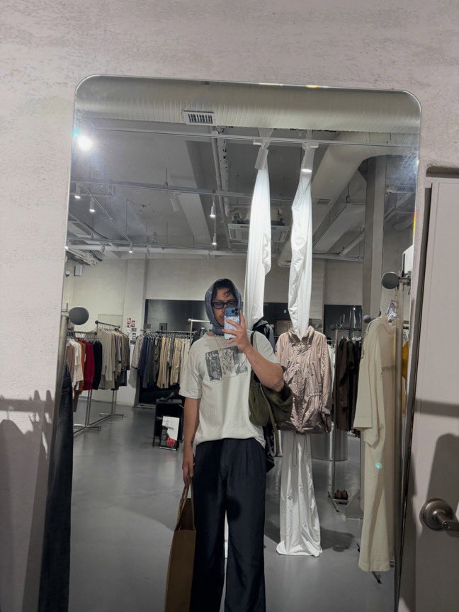 kinnolo's tweet photo. this man cannot take a straight mirror selfie for the life of him https://t.co/6PhhU0zfvp