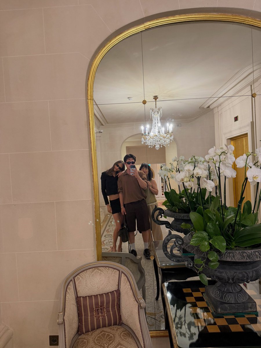 kinnolo's tweet photo. this man cannot take a straight mirror selfie for the life of him https://t.co/6PhhU0zfvp