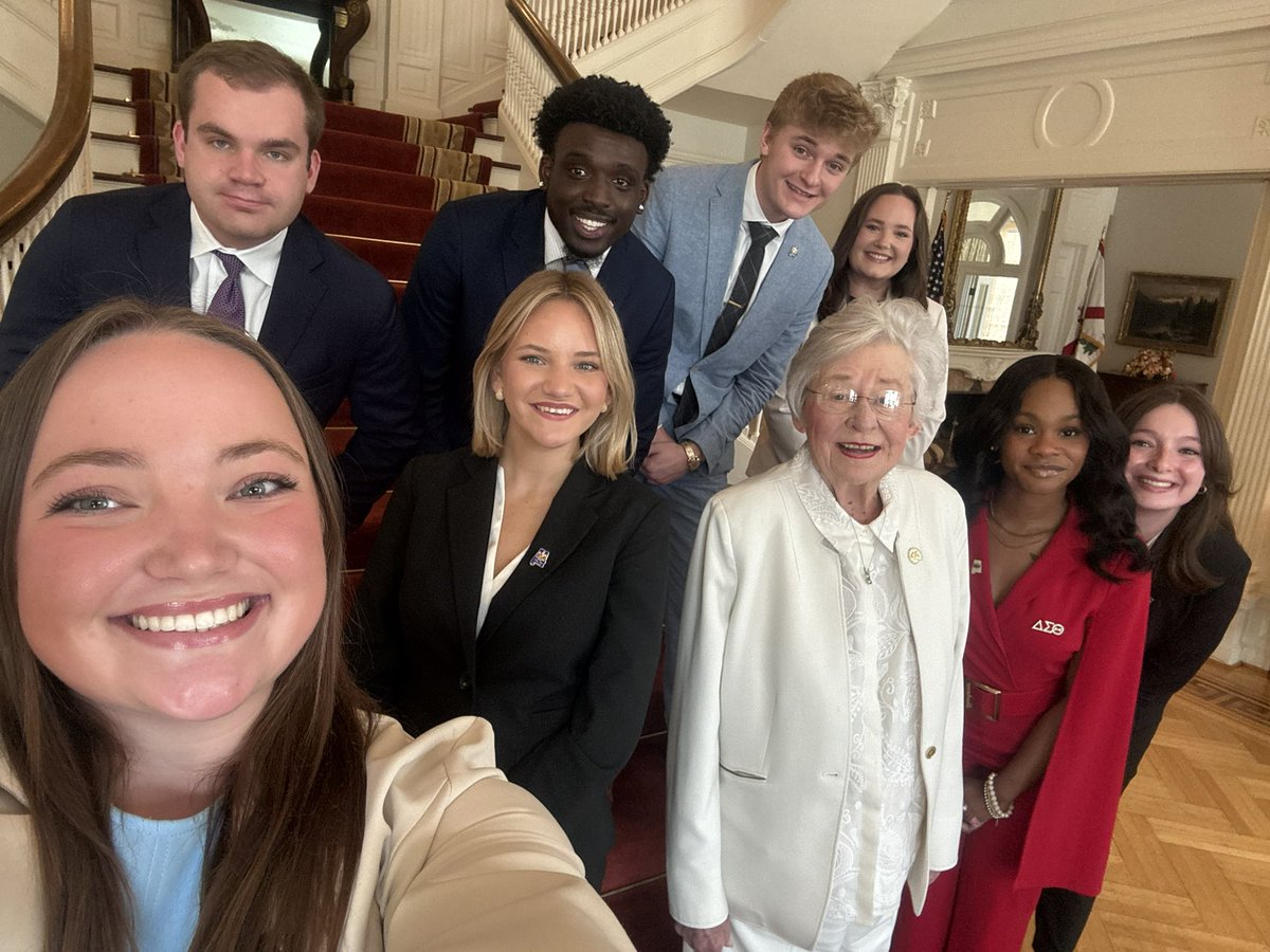 GovernorKayIvey's tweet photo. I enjoyed hosting my interns at the Governor’s Mansion on #NationalInternDay to discuss their summer of service to Alabama.

Huntley especially appreciated their parting gift — fitting as this group heads back to school to write the next chapter of their own stories! #alpolitics https://t.co/j70W4Z8Fm7