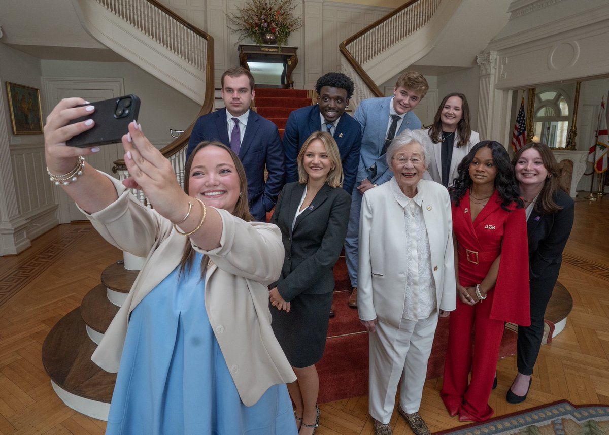 GovernorKayIvey's tweet photo. I enjoyed hosting my interns at the Governor’s Mansion on #NationalInternDay to discuss their summer of service to Alabama.

Huntley especially appreciated their parting gift — fitting as this group heads back to school to write the next chapter of their own stories! #alpolitics https://t.co/j70W4Z8Fm7