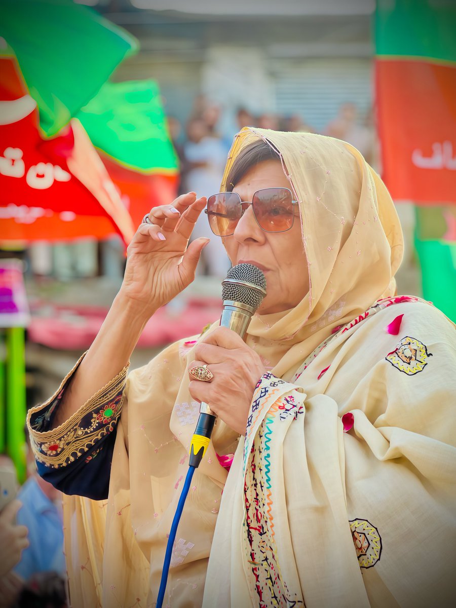 Roman_Safi_Pti's tweet photo. میرے ہاتھوں سے لیا ہوا علیمہ خانم آپا کی تصویر 📸
@Aleema_KhanPK https://t.co/pTEMSOtvk5