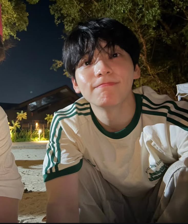 closetobeomgyu's tweet photo. can soobin go on holidays again he always look sooo fucking good https://t.co/U6mZxP8H7i