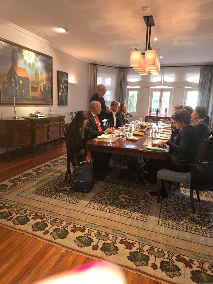 EmbajadaEspLPaz's tweet photo. Con socios y amigos 🇪🇺 🇨🇭 🇨🇦 🇩🇪 🇸🇪, nos hemos reunido en @EmbajadaEspLPaz con @DPBoliviaOf  sr Callisaya, para escuchar su análisis sobre conflictividad social mayo-junio y escenarios posteriores. Muy agradecidos por su información!
🇪🇦🤝🇧🇴
@MAECgob @MRE_Bolivia @DefensorPuebloE https://t.co/yD2dZlGwRr