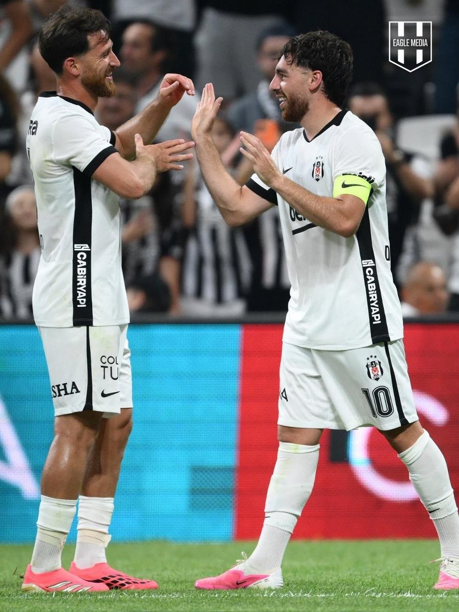 Eaglemedia__'s tweet photo. Salih Özcan: "Orkun adına çok mutluyum. Çok kaliteli bir oyuncu. Şutları ve hücumdaki katkısıyla fark yaratıyor. İnşallah böyle devam eder." https://t.co/Qg2Kk8hMDE
