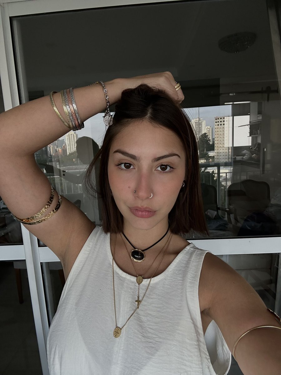 lauraam03's tweet photo. tem uma mulher dos olhos grandes pensando em você 💭 https://t.co/cy01rblbqY