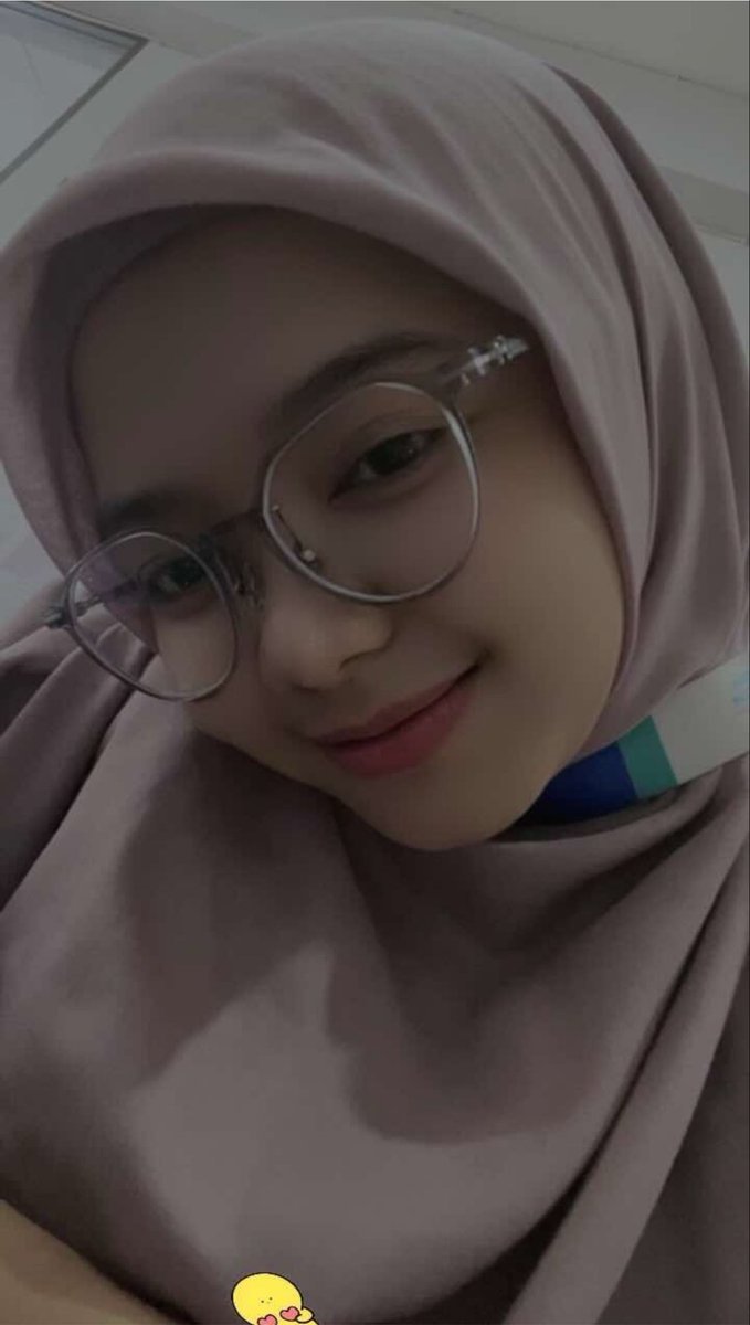 vxippie's tweet photo. budak sekolah ramai bincang #awekmelayu #awektudung #awekpadu #awekcun #budaksekolah https://t.co/Vx7xt8qEzn