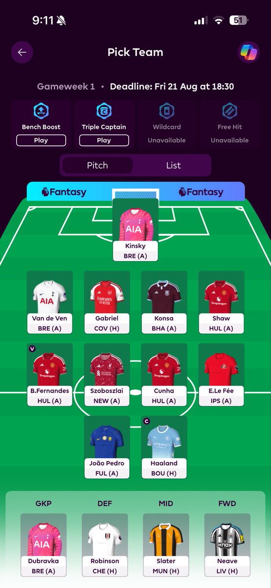 KanyeIcon's tweet photo. Thoughts on this team? 

Feel like I need to do something with the defence just not quite sure yet 

#fpl #pl https://t.co/6L9snwlLMn
