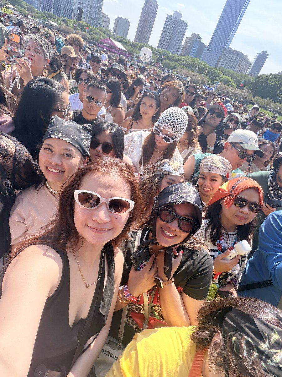 PremiumNaHatdog's tweet photo. Crowd check!

UNLEASH SB19 LOLLAPALOOZA
@SB19Official #SB19
#SB19atLollapalooza https://t.co/Sv8pRYv1gY