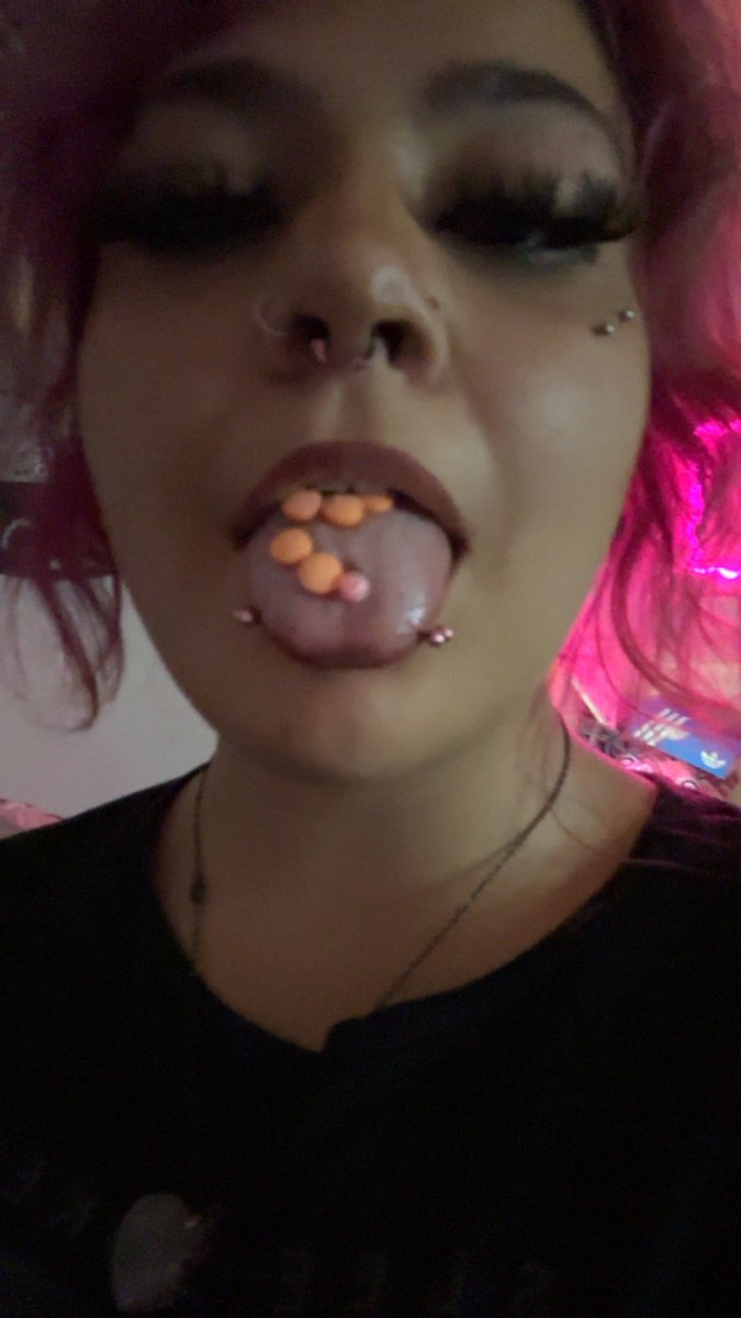 BLOWUPDOLLIE's tweet photo. oh we’re back bby #drugtwt https://t.co/QO7v67gMYr