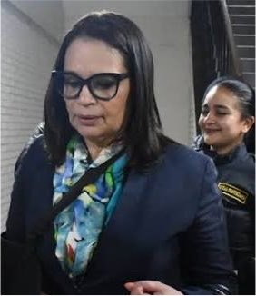 RafaelCarrerra's tweet photo. Gustavo Juárez, quien hace “las cosas imposibles”

Abogado de Roxana Baldetti, quien presume su amistad con Edwin Chavajay, @MPguatemala. Ahora abogado de Miguel Martinez

Cuidado con este estafador, pues las agencias de EEUU lo tienen en el ojo. https://t.co/qSlQvMiLvh