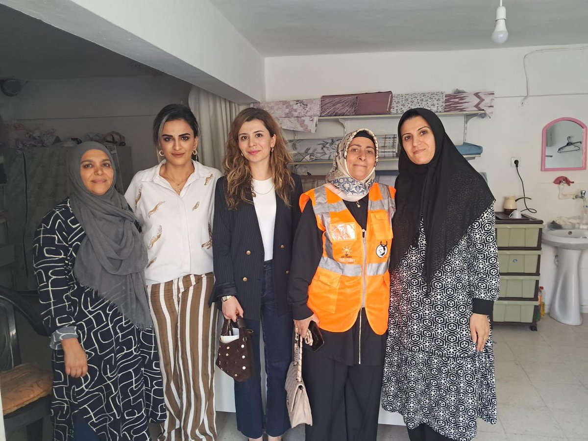 akkadinelazig23's tweet photo. 📍Kırklar Mahallesi

Belediye Meclis Üyemiz Sayın Abdulsamet Yaman, Merkez İlçe Başkan Vekilimiz Sayın Fatih Uzun, Kadın Kolları Yerel Yönetimler Başkanımız Sayın Kübra Sönmez, Kadın Kolları AR-GE ve Eğitim Başkanımız Sayın Rana Aydın, Kırklar Mahallesi Başkanımız Sayın Birsen Gökmen, Merkez İlçe Yönetim Kurulu Üyelerimiz, Kadın Kolları Yönetim Kurulu Üyelerimiz Sayın Halise Can, Sayın Merve Üşen Doğdu ve Sayın Hava Çetinkaya Kırklar Mahallesinde saha çalışması gerçekleştirdi. 

Hane ziyaretleri kapsamında hemşehrilerimizin evlerine misafir olarak talep ve önerilerini dinledik, samimi sohbetler gerçekleştirdik. Gönüllere dokunan ziyaretlerimizde Cumhurbaşkanımız ve Genel Başkanımız Sayın Recep Tayyip Erdoğan’ın selamlarını ileterek vatandaşlarımızla güçlü gönül bağımızı bir kez daha pekiştirdik. 

Milletimizle iç içe olmaya, kapı kapı dolaşarak gönüllere misafir olmaya ve ortak akılla çalışmalarımıza yön vermeye devam ediyoruz.

@akkadingm 
@tugbaisikercan 
@isselmanoglu23 
@yegulmelike