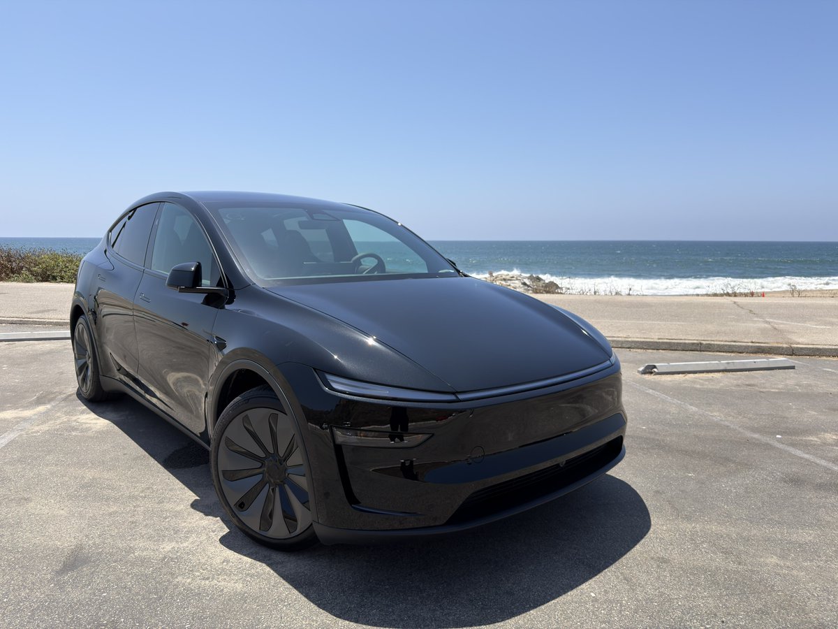 SawyerMerritt's tweet photo. My Model Y L test unit has a currently unreleased version of FSD: V14.3.7

Release note below: https://t.co/WNJJzkn8Je
