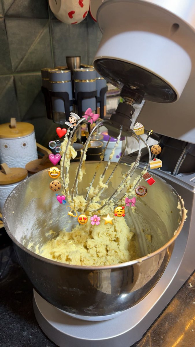 meroo_2211's tweet photo. 🤎🍪💅🏼 https://t.co/34uXpF1o8z
