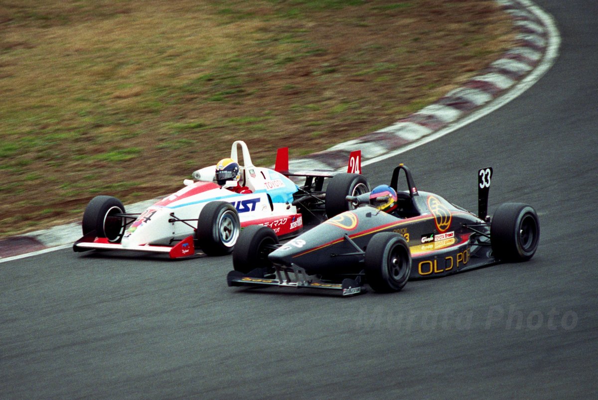 fukumura65's tweet photo. INTERNATIONAL F3 LEAGUE の話が出てくると
毎度毎度のようにポストしているのが
JACQUES VILLENEUVE の #Ralt 93C Toyota ですが
WARREN HUGHES 車を見ると
セッションによって違うんでしょうけど
リアウイング付いているんですね
前後に振れて安定性が悪い印象でしたが
5位に入っていますし https://t.co/xBj9DZNyKe