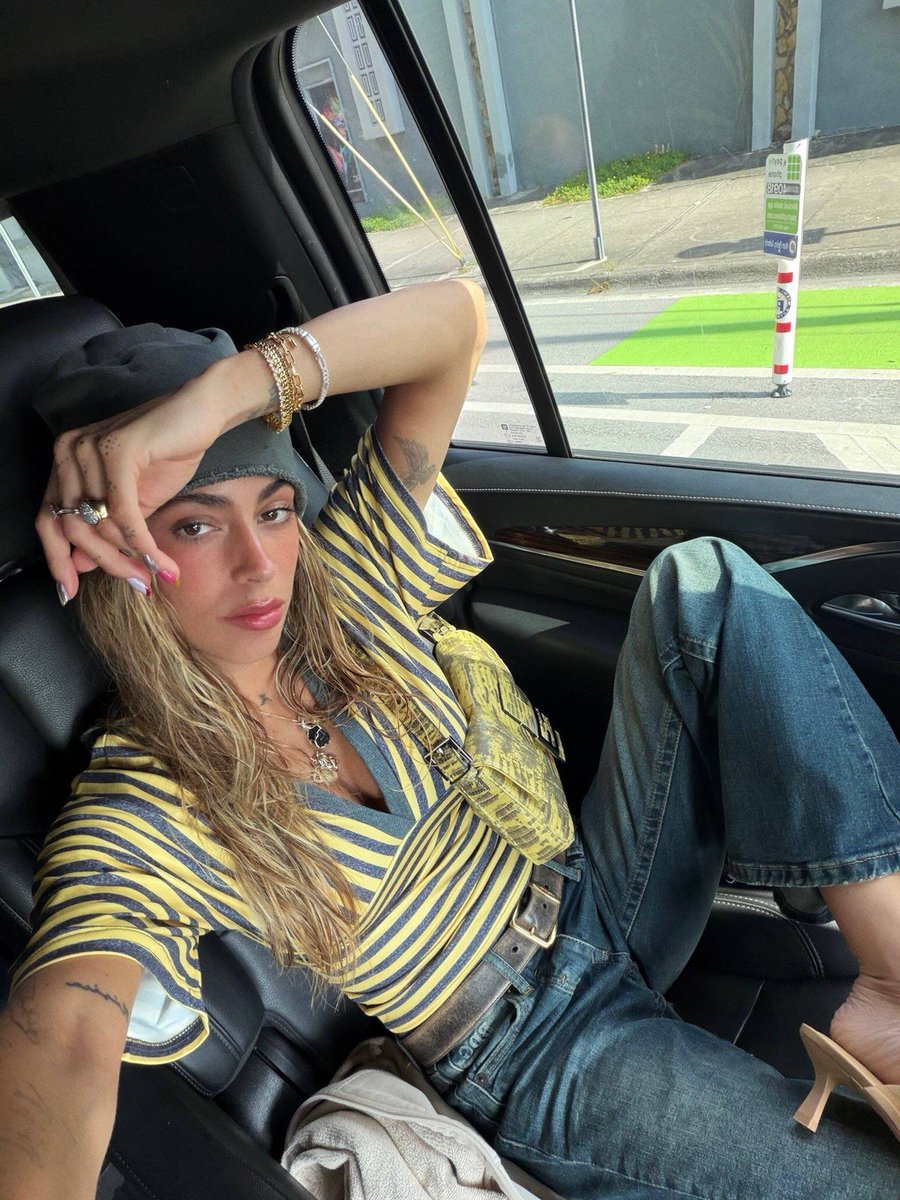 lizz🛸 tweet media