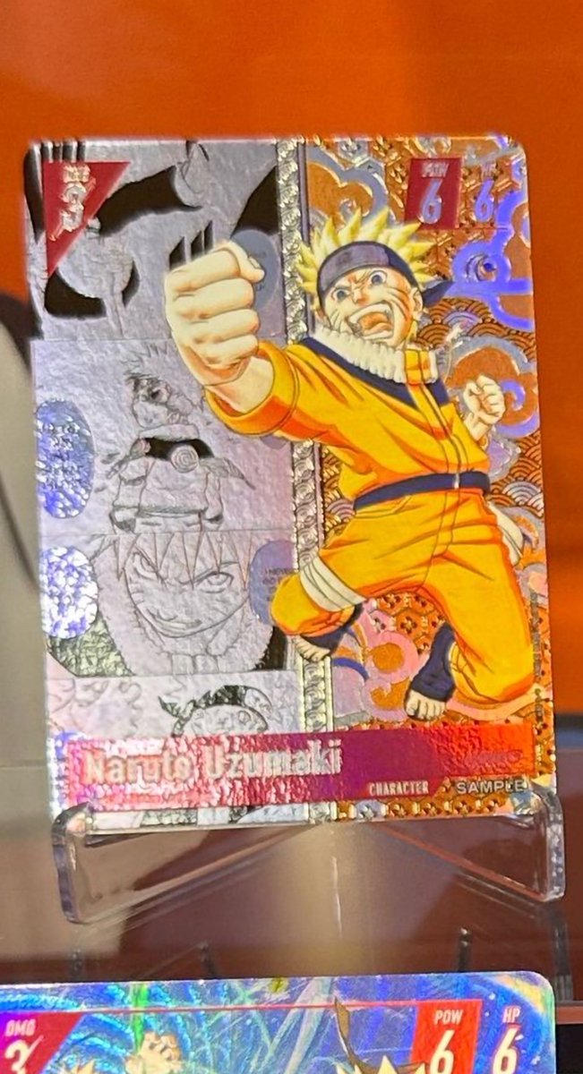 NarutoCard_JP's tweet photo. 2027年の新カードで話題の『コミパラ』、同じイラストの旧プロモカードがあります👀

🌏 The new 2027 card and an old promo share the same illustration — and that old promo is now surging. This rare 2004 pack contains that very card, lifting pack prices too.

ナルトカード発表直後、コミパラと過去プロモが同じイラストと投稿したものです。

そして今、その旧プロモが高騰中🔥

さらに、この2004年の応募者全員サービスのパックの「秘伝札絵巻」には、そのプロモ含め5枚のカードが封入されています。

パック自体も上昇し、未開封が約7.6万でSOLD。

新カードの話題が、20年前のカードまで動かしている好例です🔍

#NARUTOカード #NARUTOカードゲーム