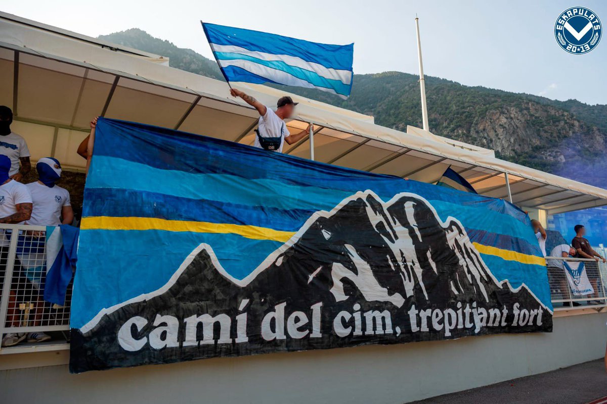 Eskapulats's tweet photo. 𝒄𝒂𝒎í 𝒅𝒆𝒍 𝒄𝒊𝒎, 𝒕𝒓𝒆𝒑𝒊𝒕𝒋𝒂𝒏𝒕 𝒇𝒐𝒓𝒕

Presents a Andorra. Primer partit de pretemporada, primer tifo.

Això ja arrenca, FORÇA EUROPA! https://t.co/MHZoZQoIo0