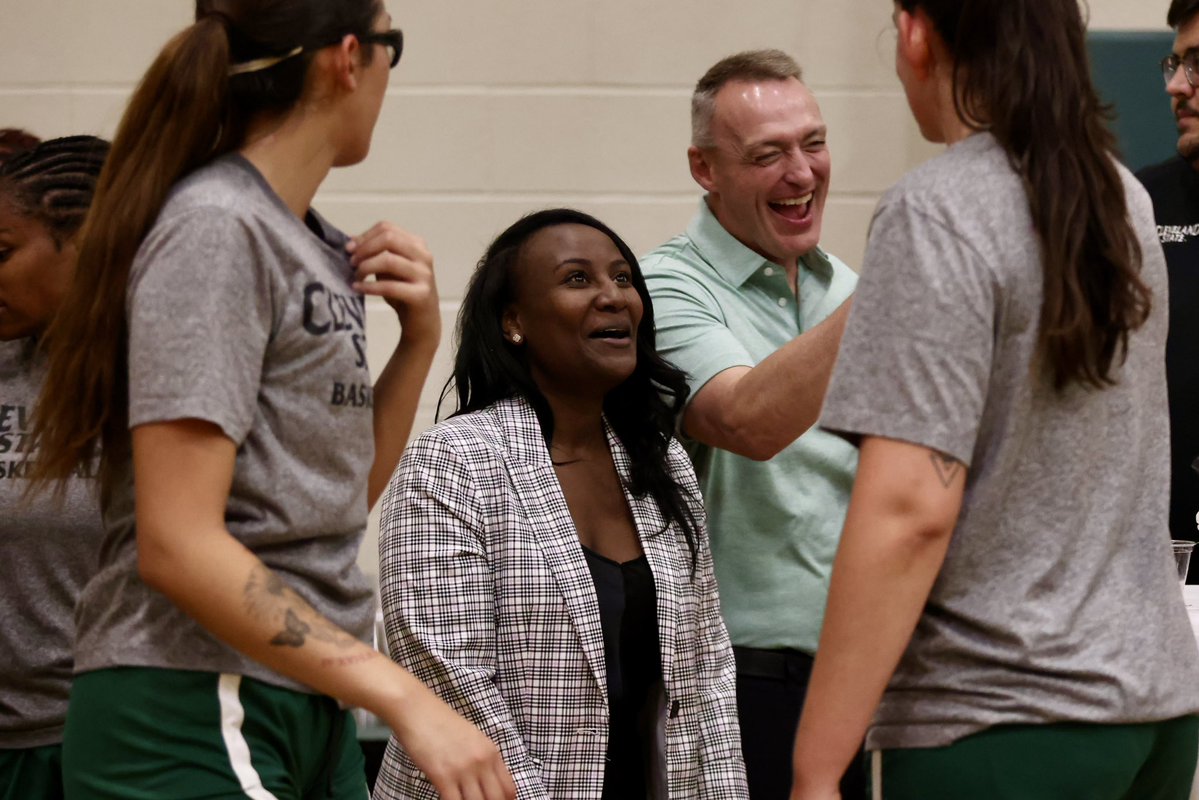 CSU_Athletics's tweet photo. Thanks to our @CLE_State Campus Partners for stopping by @csu_basketball & @CSU_WBasketball practice this summer!
See ya in the @wolsteincenter this season😉
#GoVikes | #CleState https://t.co/Psar7vulMI