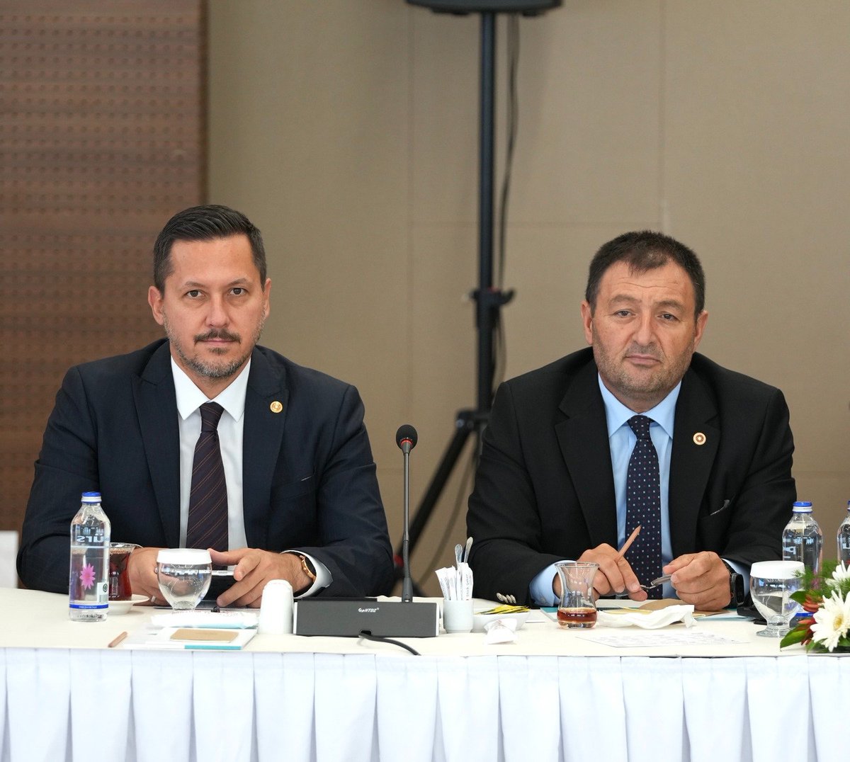 avSelmanEser's tweet photo. Milli Eğitim Bakanımız Sayın Prof. Dr. Yusuf Tekin’in ev sahipliğinde ve Grup Başkanvekilimiz Sayın Özlem Zengin’in koordinasyonunda, kıymetli milletvekillerimizle birlikte İstişare ve Değerlendirme Toplantımızı gerçekleştirdik.

Toplantımızda eğitim alanındaki çalışmaları, önümüzdeki döneme ilişkin hazırlıkları ve hedeflerimizi ele aldık.

Cumhurbaşkanımızın Sayın Recep Tayyip Erdoğan'ın ortaya koyduğu Türkiye Yüzyılı vizyonu doğrultusunda, millî ve manevi değerlerimizi merkeze alan anlayışıyla eğitim politikalarına yön veren Millî Eğitim Bakanımız Sayın Prof. Dr. Yusuf Tekin’e nazik ev sahipliği için teşekkür ediyorum.